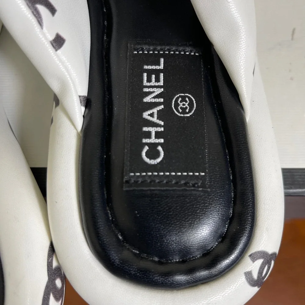 Chanel White Black CC Logo Padded Criss Cross Sandals Slip On Womens 38 EU/8 US